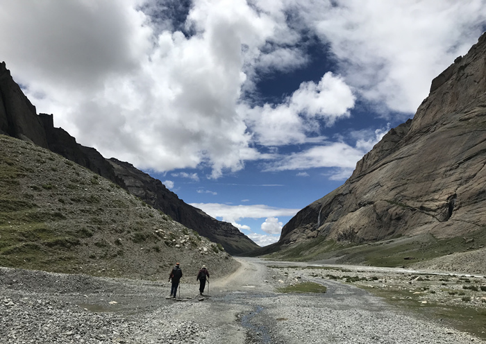 我们的游客在西藏阿里转山