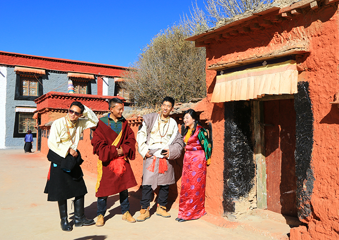 藏历新年欢迎游客来西藏