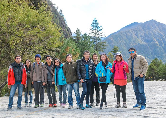 鲁朗林海游客合影